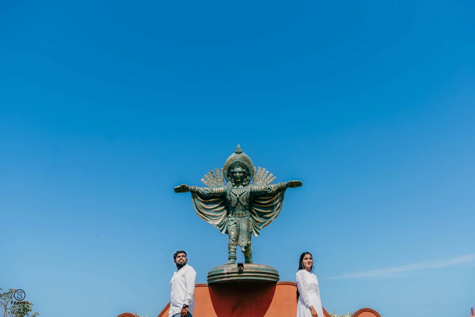 Book-couple-photoshoot-session-scaled